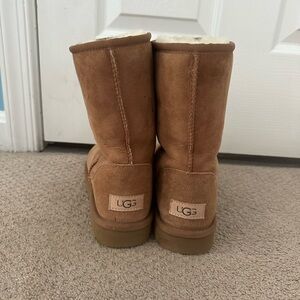 Uggs, color brown, size 8